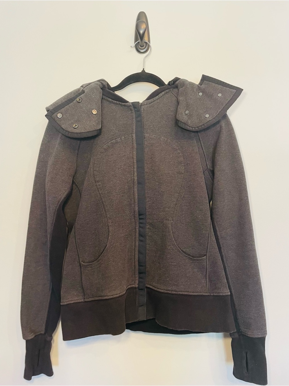 Lululemon Scuba Hiver 2013 limited edition editionBlack Zip Hoodie - Picture 8 of 9